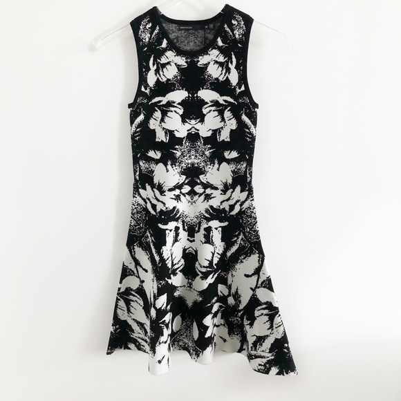 ✨sold✨karen millen • floral jacquard sweater dress - Picture 6 of 7